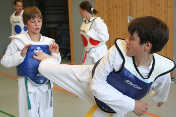 Vadim Jost (r.) mit einem Rückwärtstritt