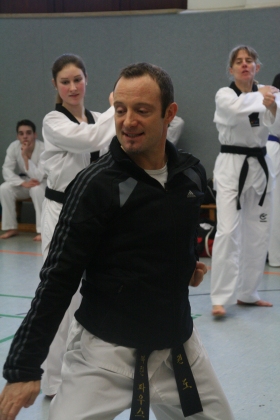 Referent Martin Paust vermittelt Sequenzen der 12. Form Poomsae Pyongwon.